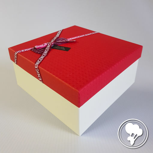 Square-Shaped Gift Boxes